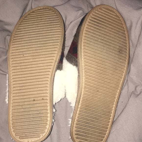 Slippers - Picture 3 of 4